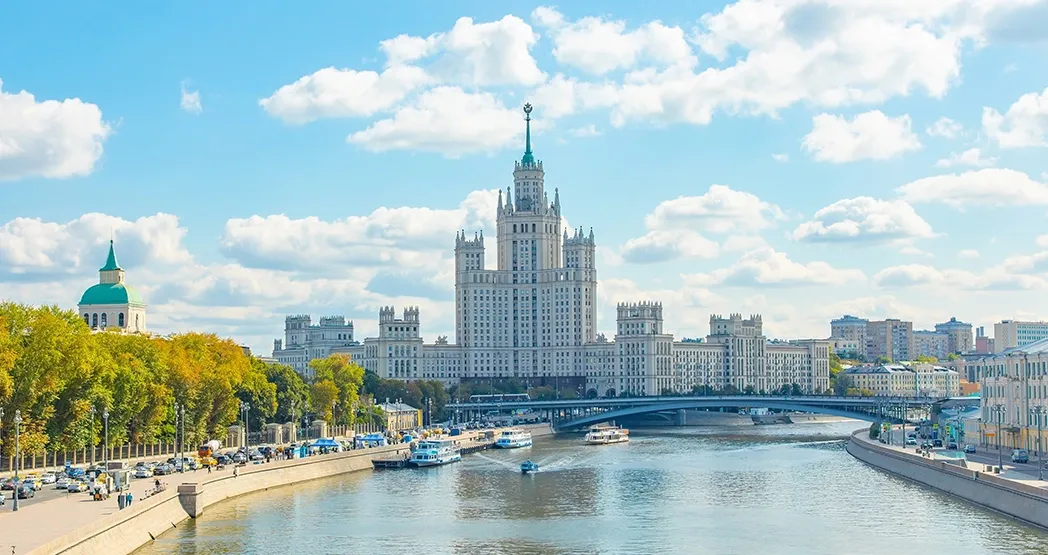 Вузы России с низкими проходными баллами 2025: информация об учебных заведениях и цены на образование