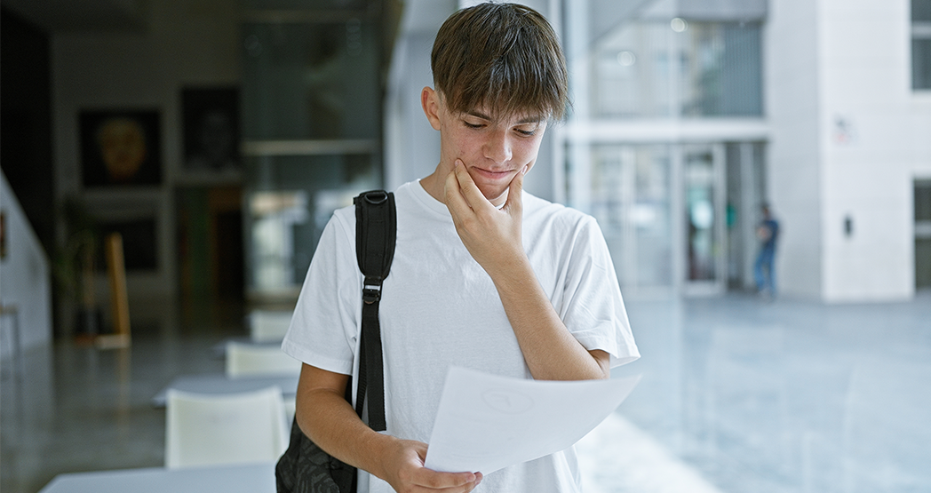 Может ли несовершеннолетний забрать документы из колледжа?